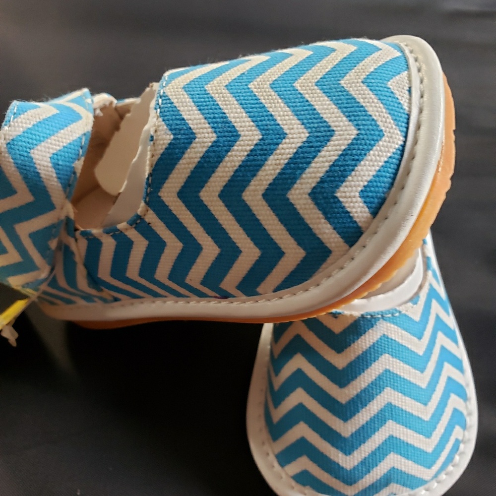Toddler girls blue Chevron shoes